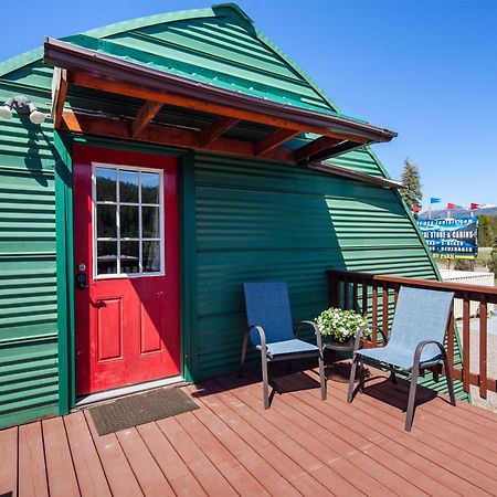 Sky Eco - Glacier General Store And Cabins Coram エクステリア 写真