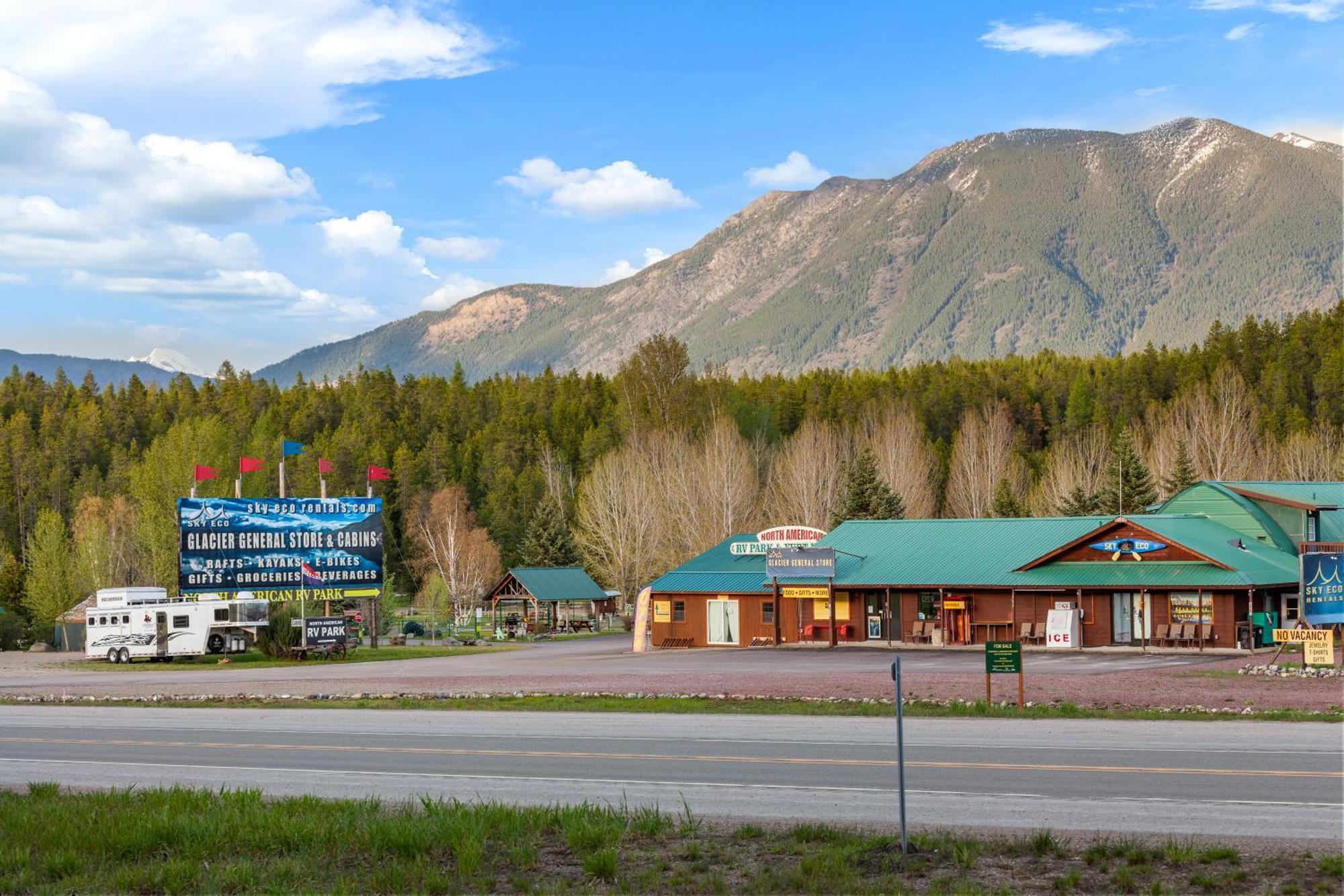 Sky Eco - Glacier General Store And Cabins Coram エクステリア 写真