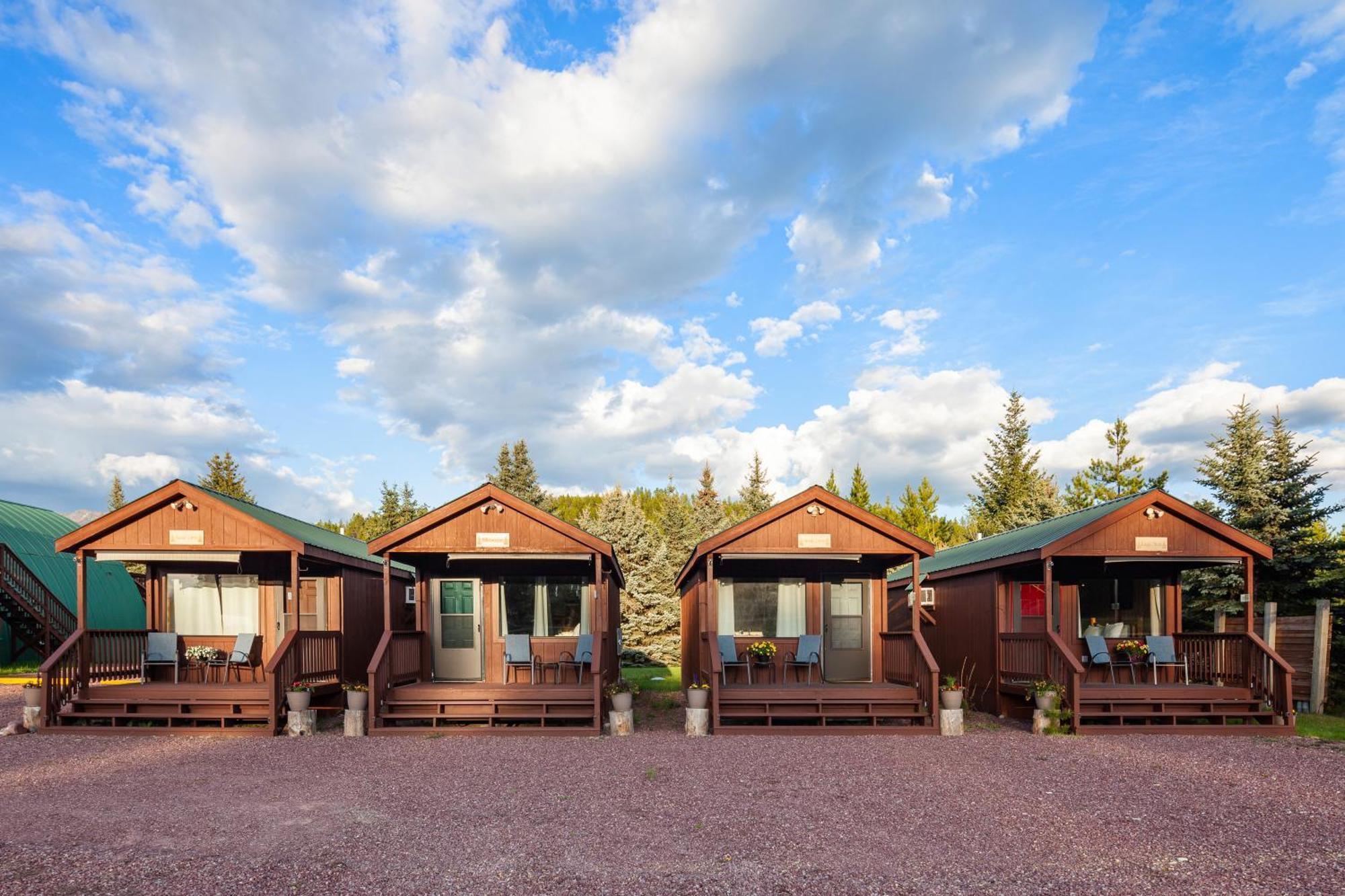Sky Eco - Glacier General Store And Cabins Coram エクステリア 写真