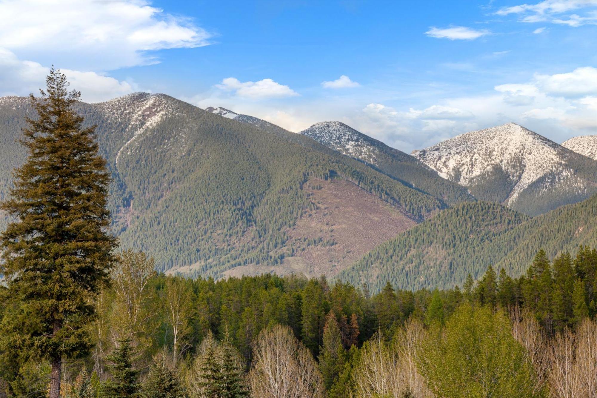 Sky Eco - Glacier General Store And Cabins Coram エクステリア 写真