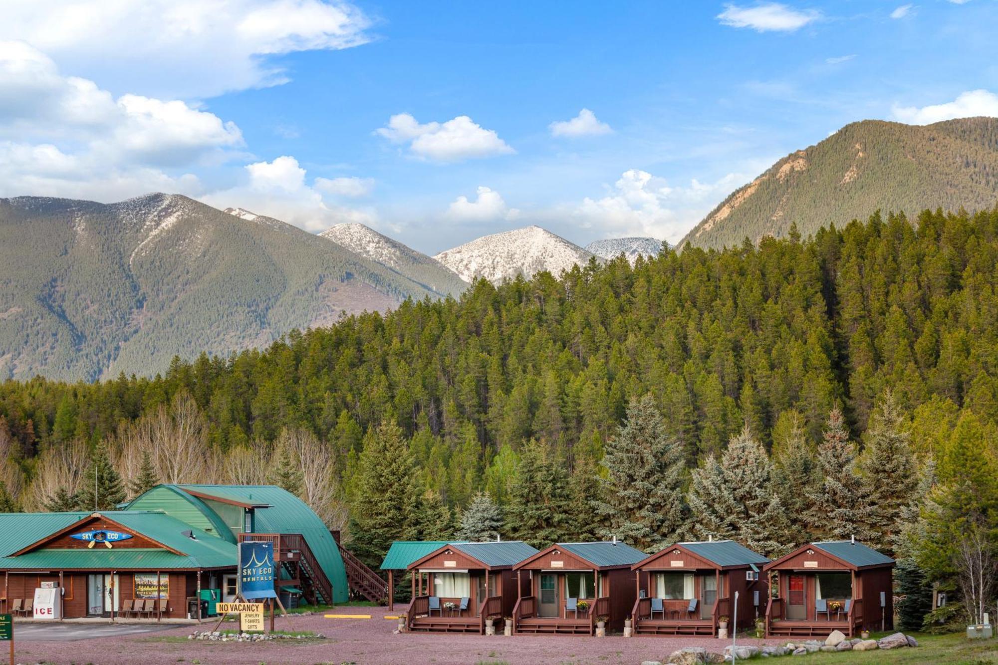 Sky Eco - Glacier General Store And Cabins Coram エクステリア 写真