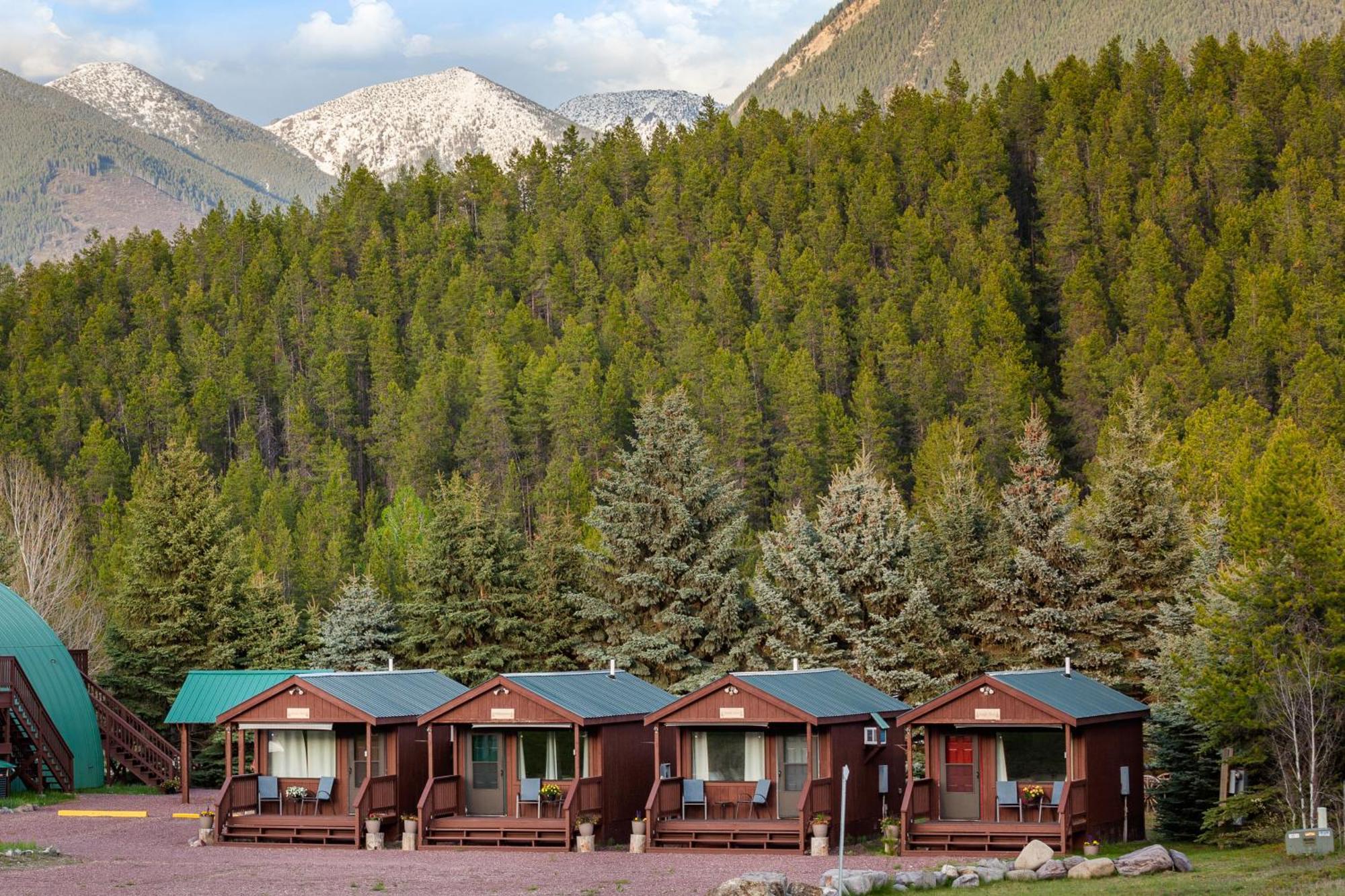 Sky Eco - Glacier General Store And Cabins Coram エクステリア 写真