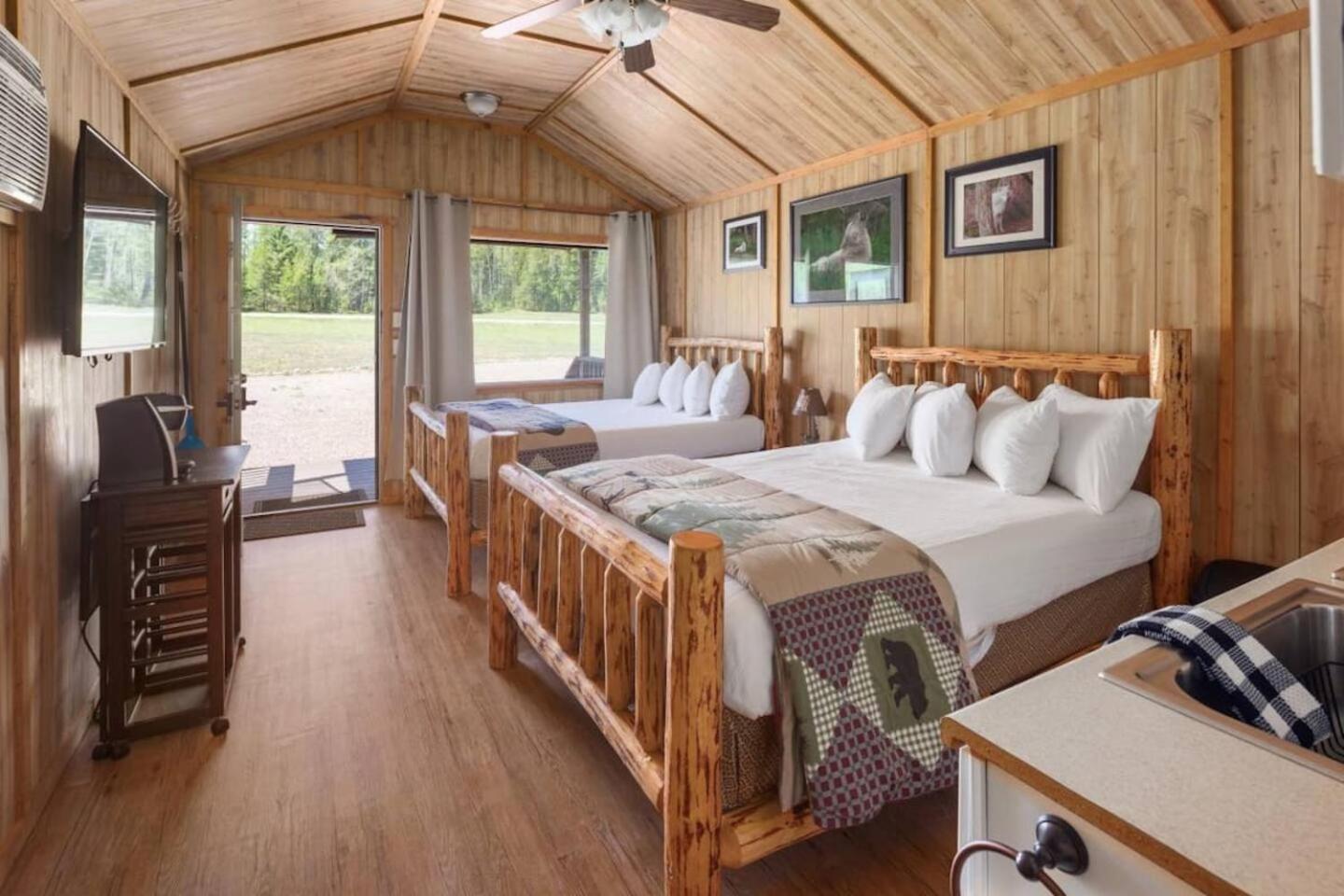 Sky Eco - Glacier General Store And Cabins Coram エクステリア 写真