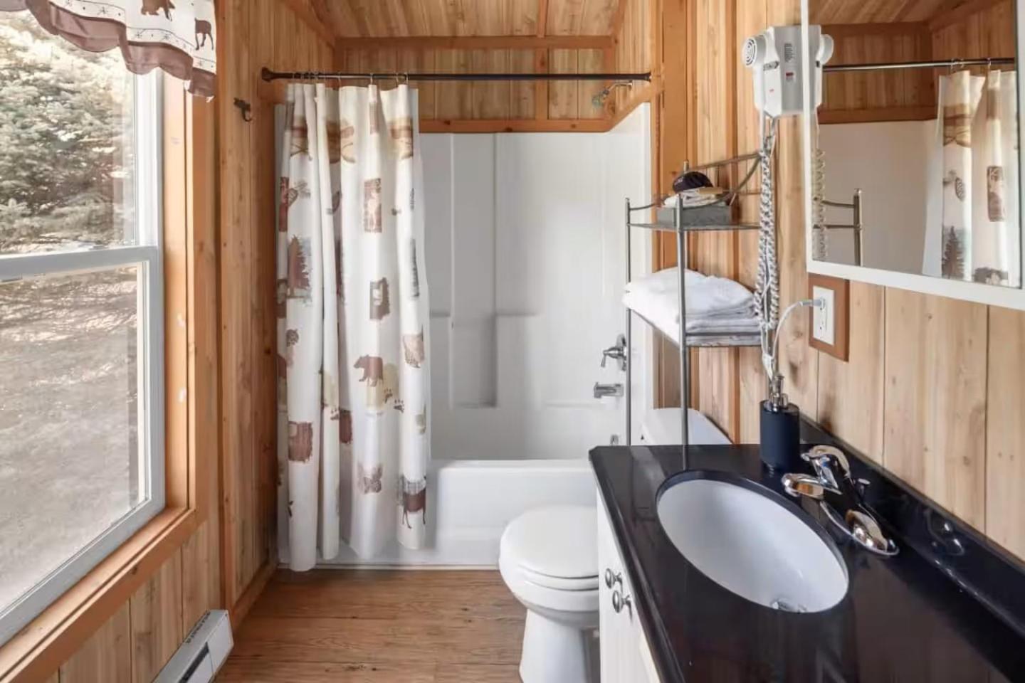 Sky Eco - Glacier General Store And Cabins Coram エクステリア 写真