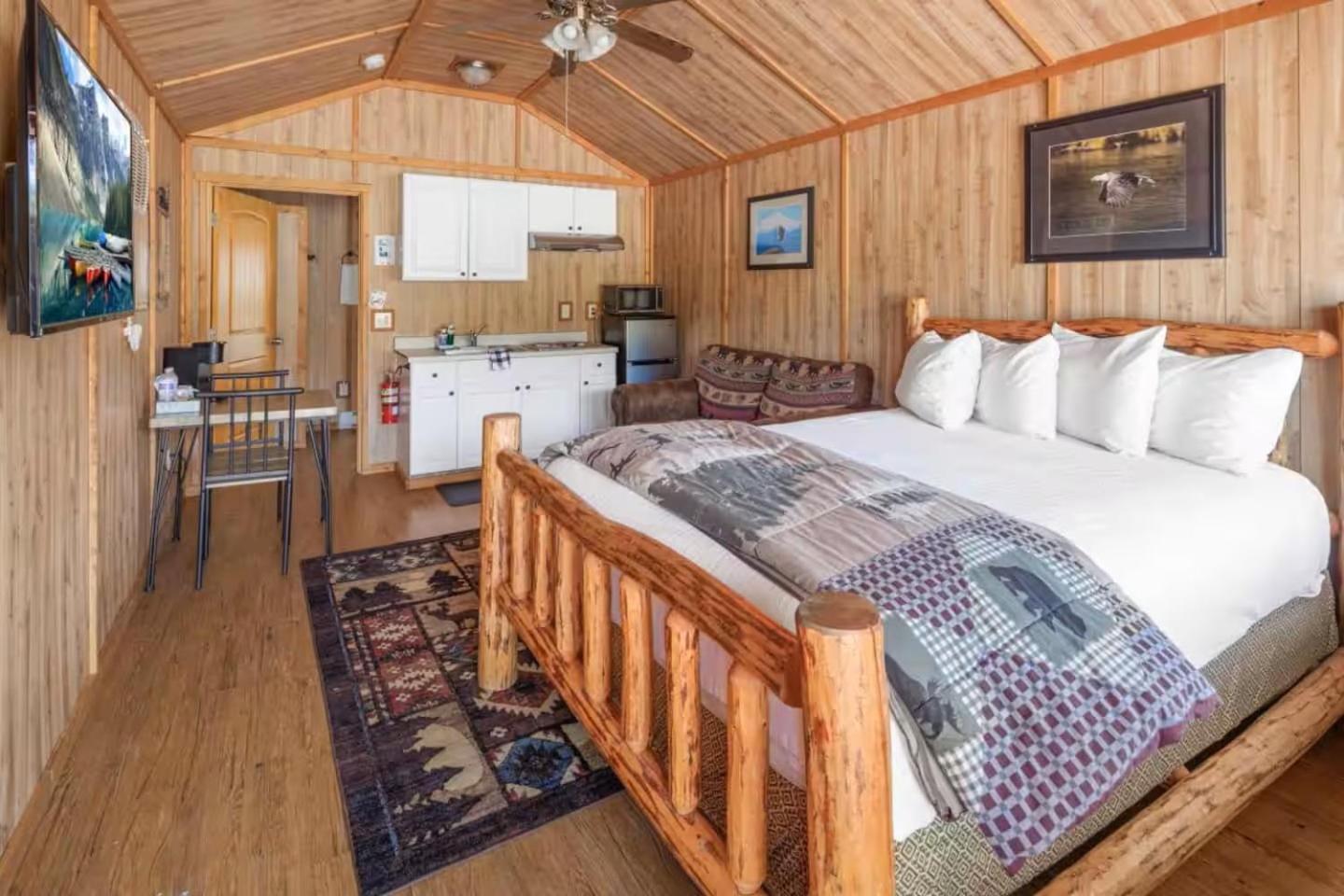 Sky Eco - Glacier General Store And Cabins Coram エクステリア 写真