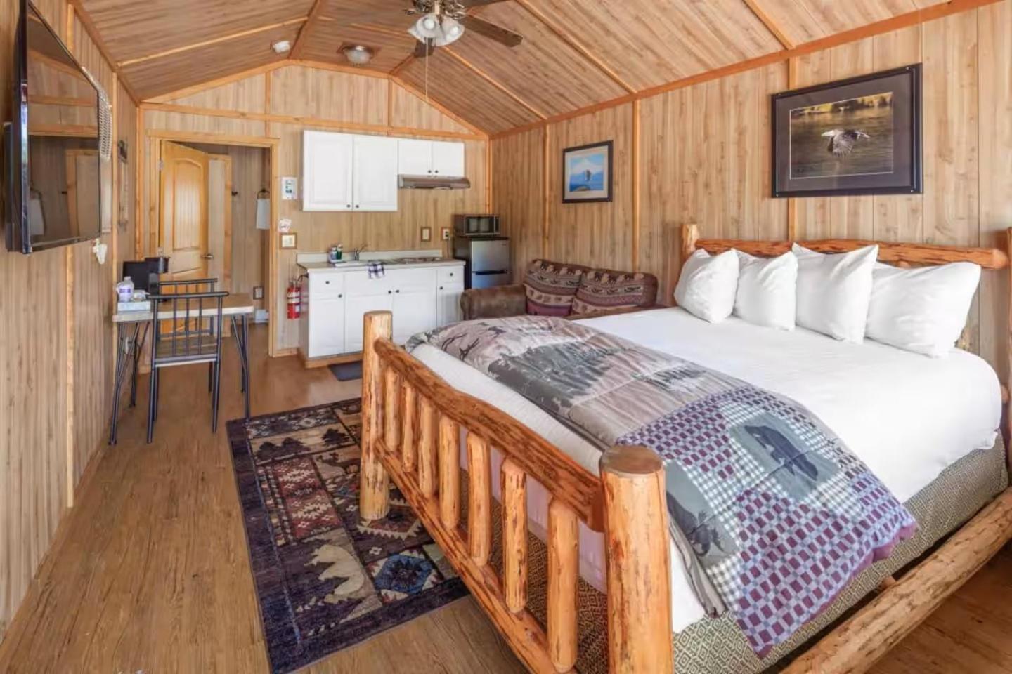Sky Eco - Glacier General Store And Cabins Coram エクステリア 写真