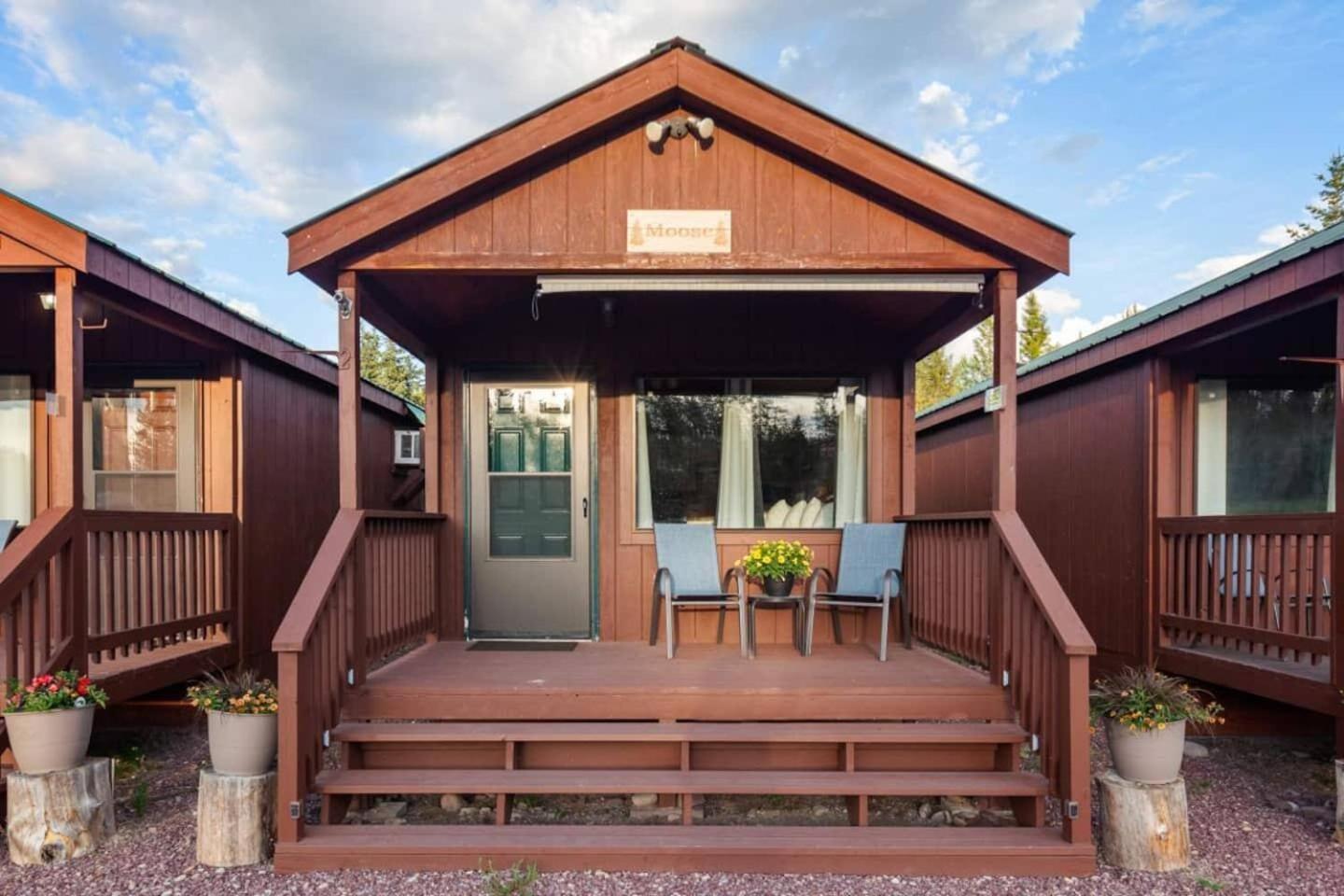 Sky Eco - Glacier General Store And Cabins Coram エクステリア 写真
